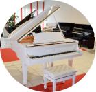 Gespielter weisser Steinway Sons Flügel Modell S-155
